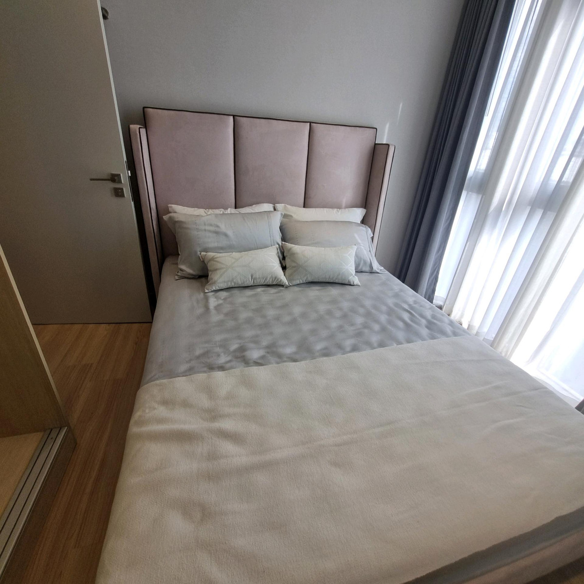 CondoRamkhamhaeng, Hua Mak : Yoo Charoen Resident Town in Town Ramkhamhaeng, along the expressway, 2 bedrooms, beautifully decorated, luxury furniture, famous brand, selling cheap for 6 million, if interested contact us line goodasset