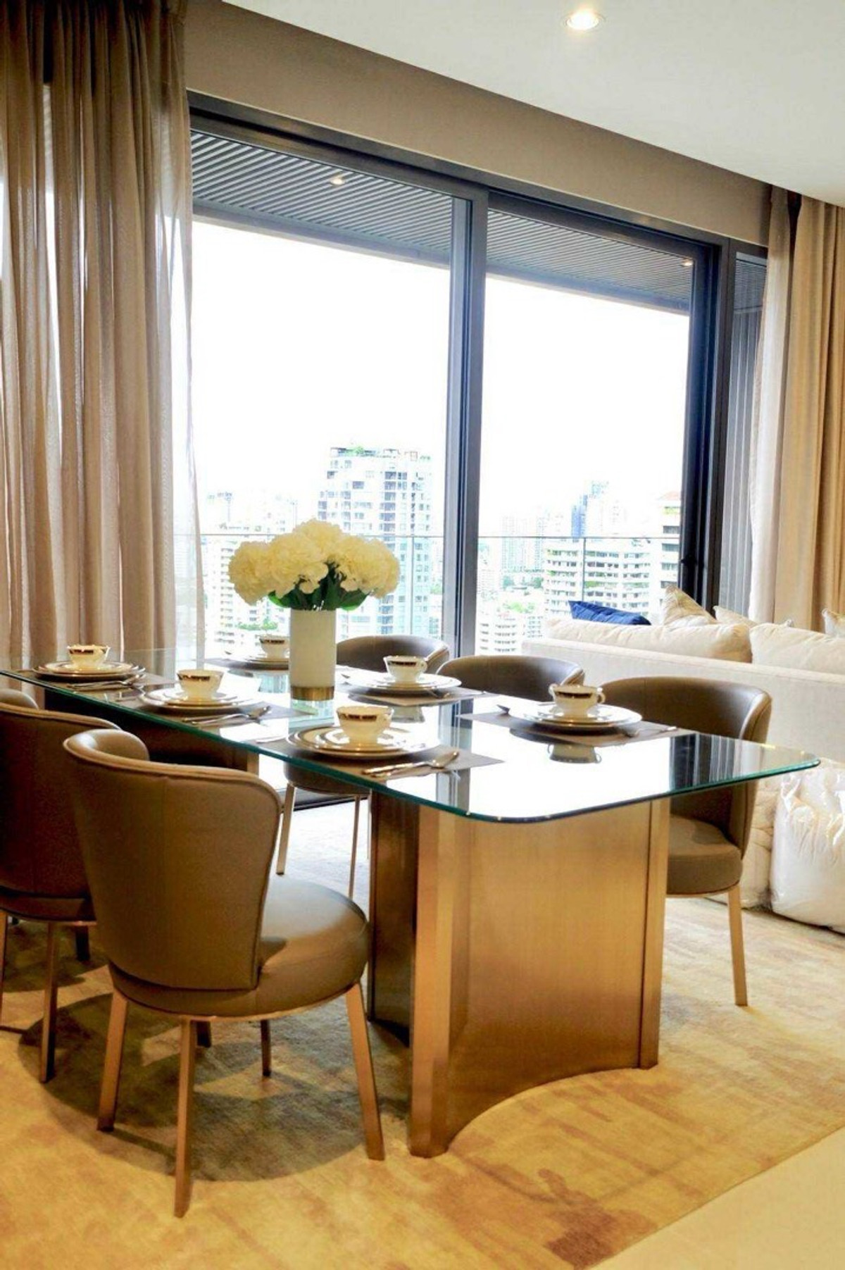 ให้เช่าคอนโดสุขุมวิท อโศก ทองหล่อ : Ready to move in 🔹Vittorio Sukhumvit 39🔹2 Bedrooms 2 Bathrooms • 127.43 sq.m. • High floor (20+) • 
