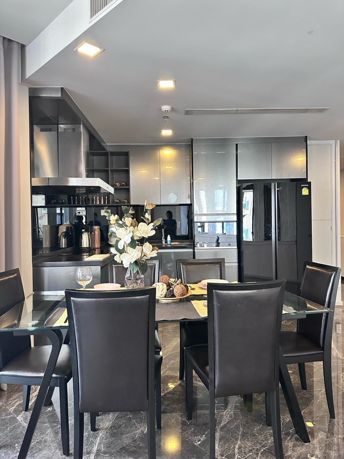 คอนโดสุขุมวิท อโศก ทองหล่อ : 3 ห้องนอน 3 ที่จอดรถ | Pet Friendly | Rent&Sell | พร้อมอยู่ - 082-4499822