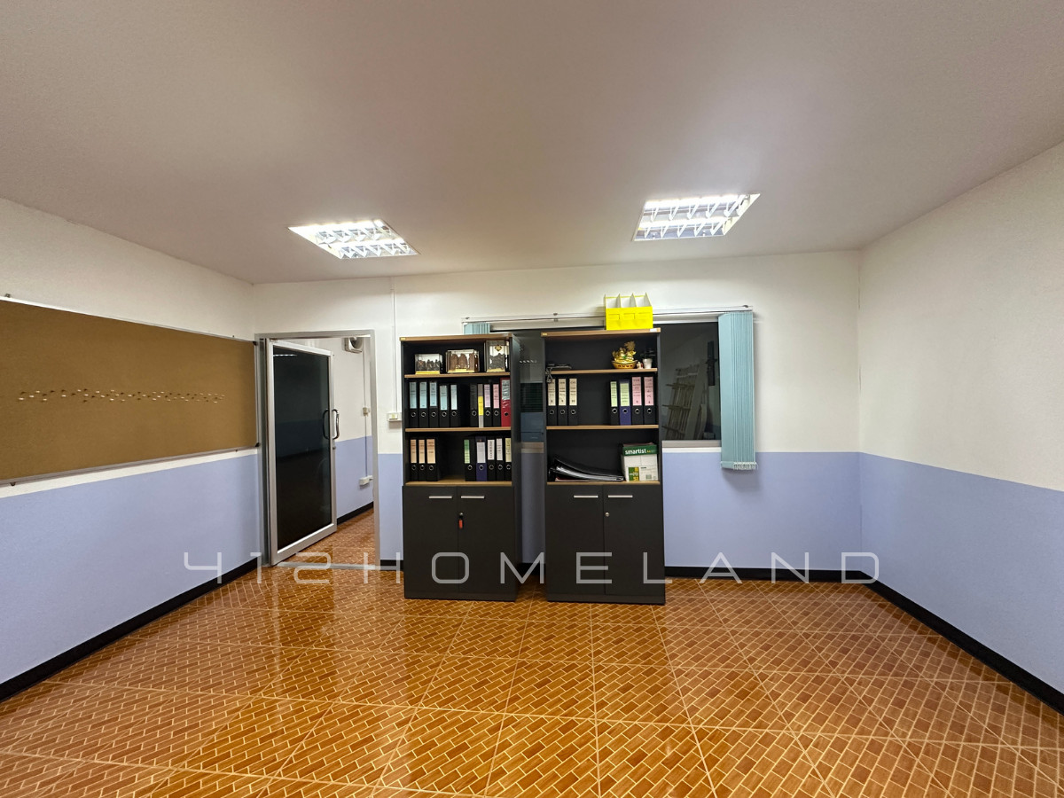 For SaleWarehouseSamut Prakan,Samrong : Urgent sale! Warehouse-factory 850 sq m, area 1 rai, large vehicles can enter, complete water and electricity, Bang Sao Thong, Samut Prakan.