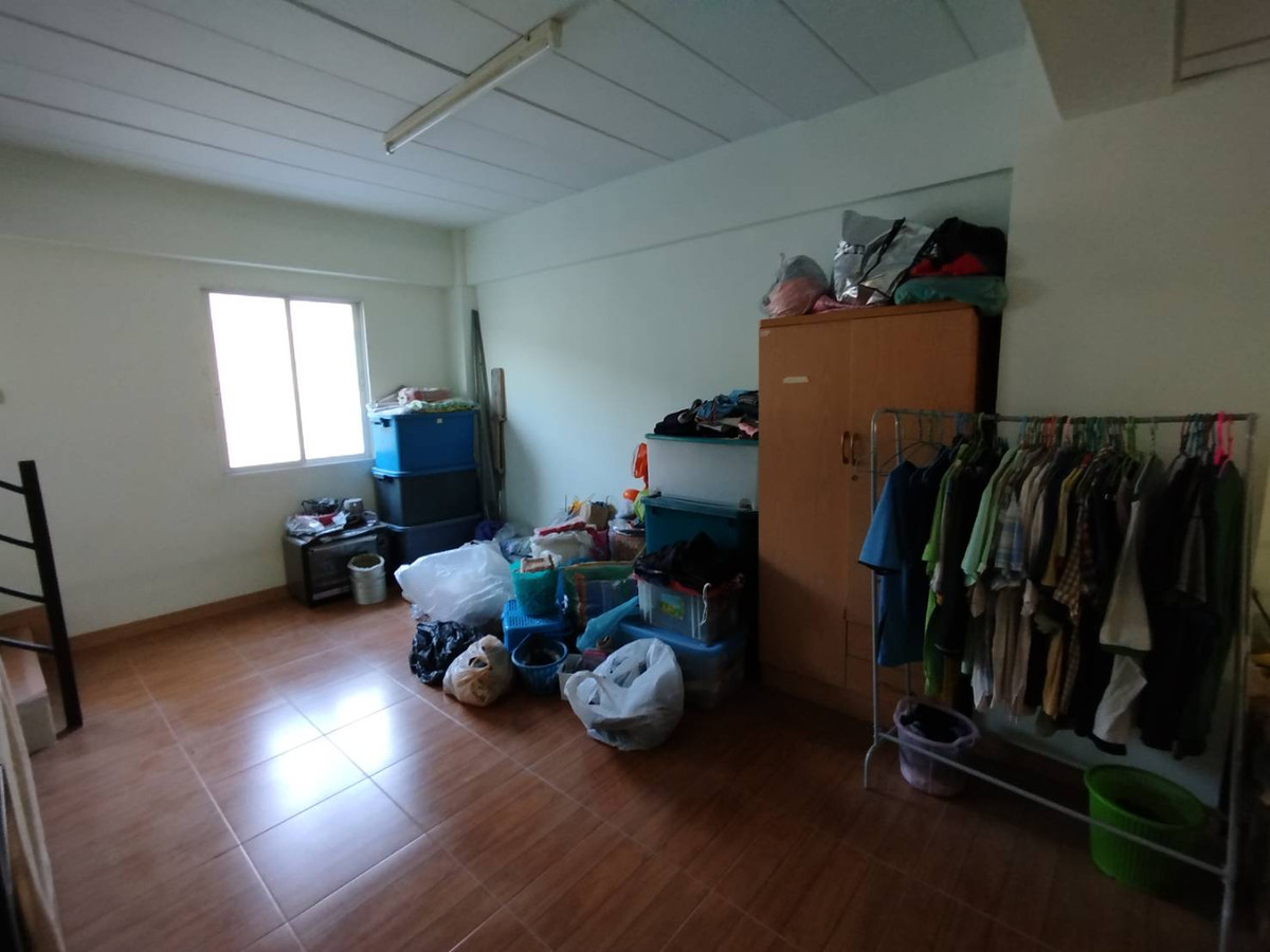 ขายอาคารพาณิชย์นนทบุรี บางใหญ่ บางบัวทอง : ขายอาคารพาณิชย์ หมู่บ้านบัวทอง 18    2.5 ชั้น 17 ตรว.