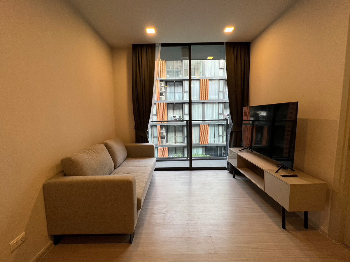 ขายคอนโดสุขุมวิท อโศก ทองหล่อ : ขายพร้อมผู้เช่า/Sale : Quintara Treehaus Condominium, Sukumvit 42 ใกล้ BTS เอกมัย คอนโด 2 ห้องนอน 2 ห้องน้ำ ชั้น 4 วิวสระว่ายน้ำ ขนาด 55.52 ตร.ม. เฟอรนิเจอร์ครบ