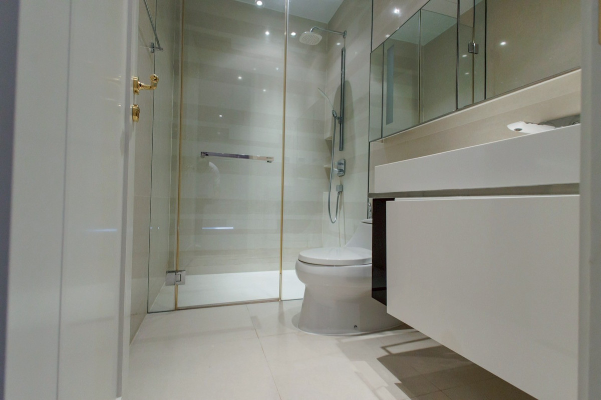 For RentCondoSukhumvit, Asoke, Thonglor : Marque Sukhumvit 39 High-Floor 2-Bedroom Spacious Residence with Open View Please call: 062-496-6454