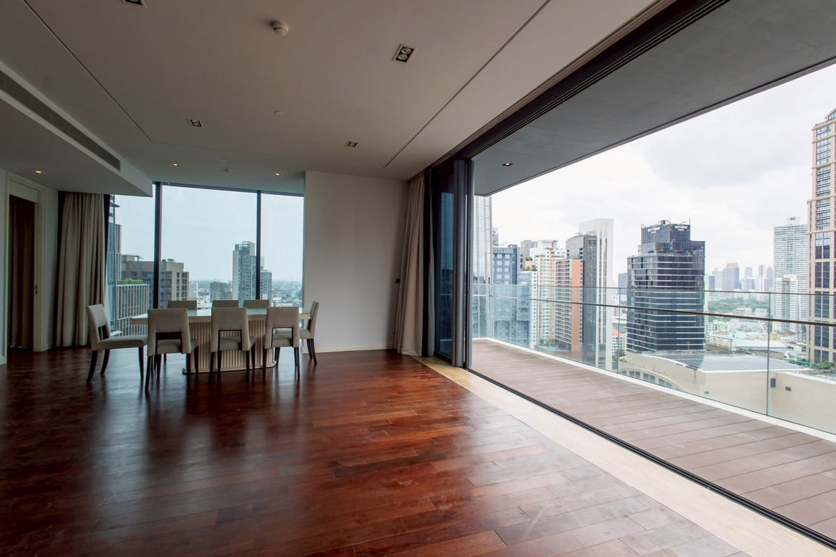 For RentCondoSukhumvit, Asoke, Thonglor : Marque Sukhumvit 39 High-Floor 2-Bedroom Spacious Residence with Open View Please call: 062-496-6454