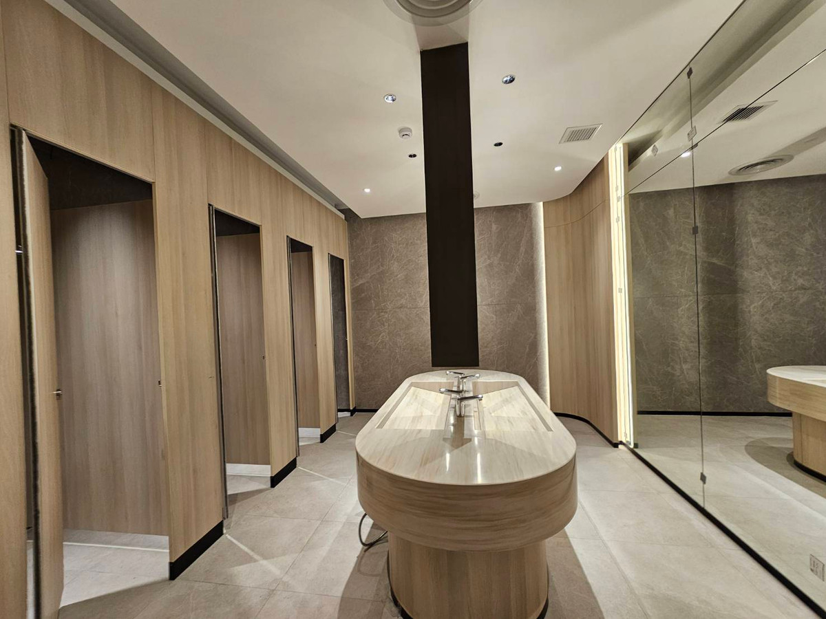 For RentOfficeAri,Anusaowaree : Office space for rent Shop space for rent  Origin complex sanampao BTS Sanam Pao, Phahonyothin Road, has a connection from BTS into the building, 87 sq m., rent 73,950 baht/month.