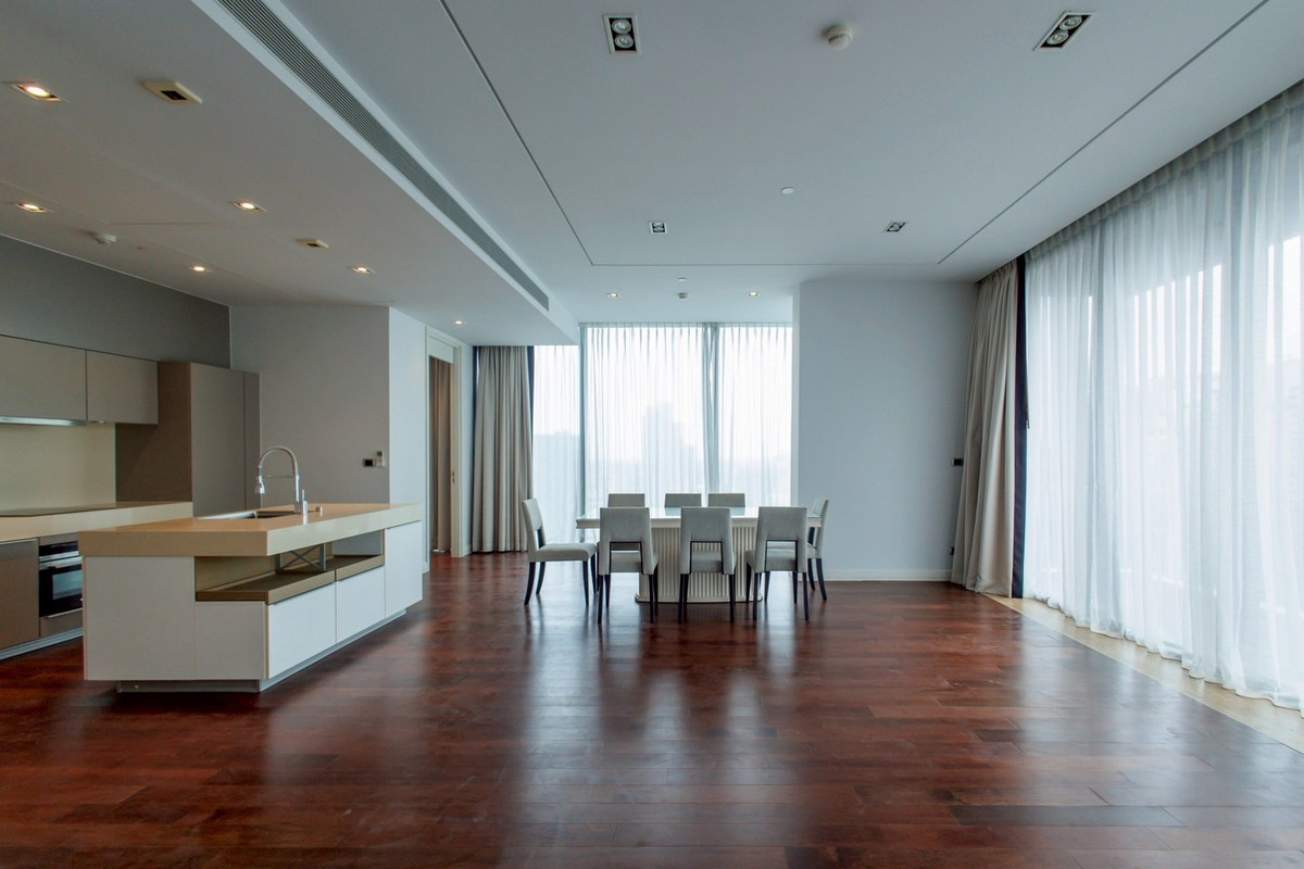 For RentCondoSukhumvit, Asoke, Thonglor : Marque Sukhumvit 39 High-Floor 2-Bedroom Spacious Residence with Open View Please call: 062-496-6454