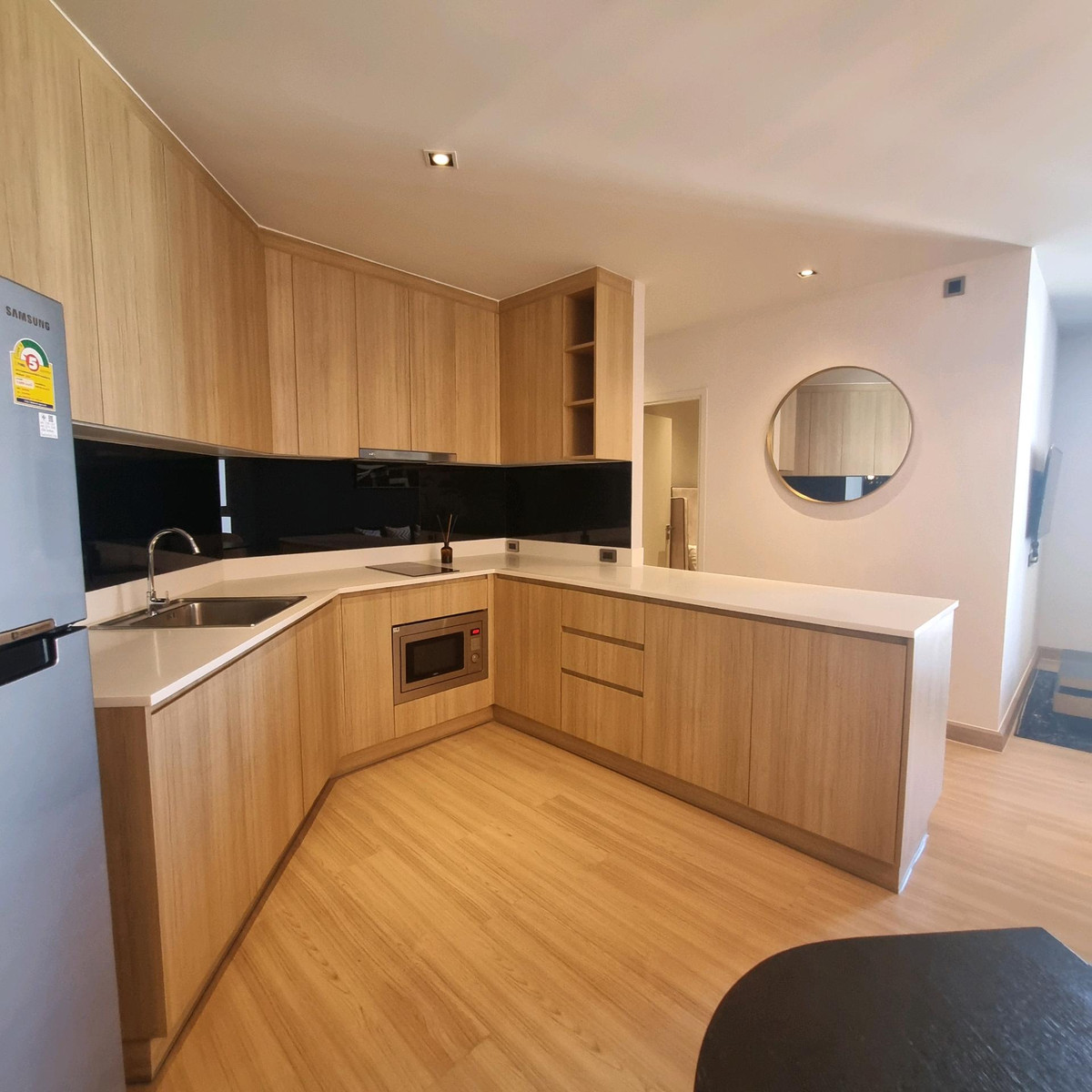 CondoRamkhamhaeng, Hua Mak : Yoo Charoen Resident Town in Town Ramkhamhaeng, along the expressway, 2 bedrooms, beautifully decorated, luxury furniture, famous brand, selling cheap for 6 million, if interested contact us line goodasset