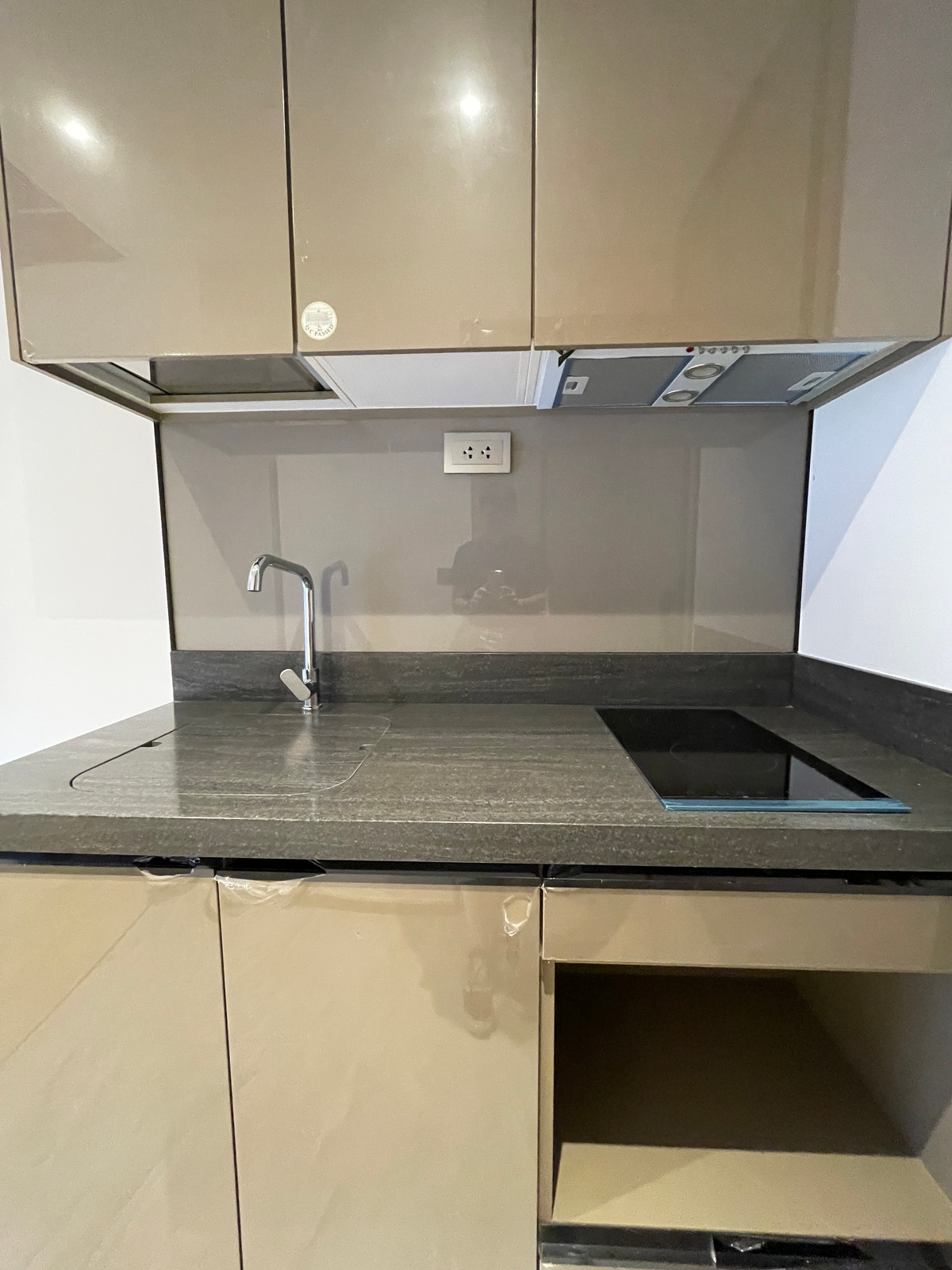 For SaleCondoRama9, Petchburi, RCA : Condo for sale: Ashton Asoke-Rama 9, 1 bedroom XL function, area 40.95 sq m, in the OMEGA building, ready to receive full promotions. The ultimate in luxury in the heart of New CBD, only 230 m. from MRT.