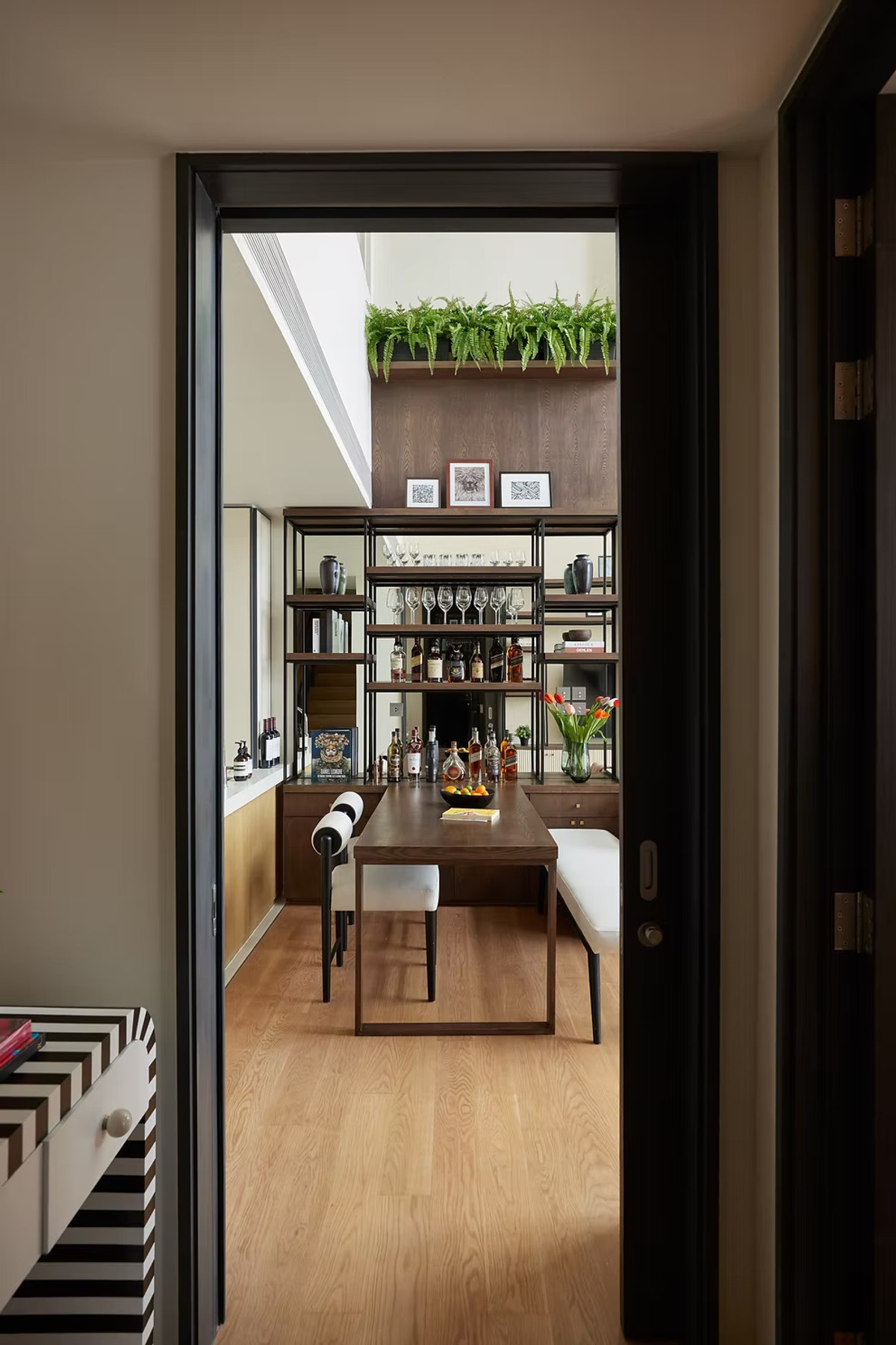 For RentCondoSukhumvit, Asoke, Thonglor : BEATNIQ Sukhumvit 32 High-Floor 2-Bedroom Duplex with Balcony Please call: 062-496-6454