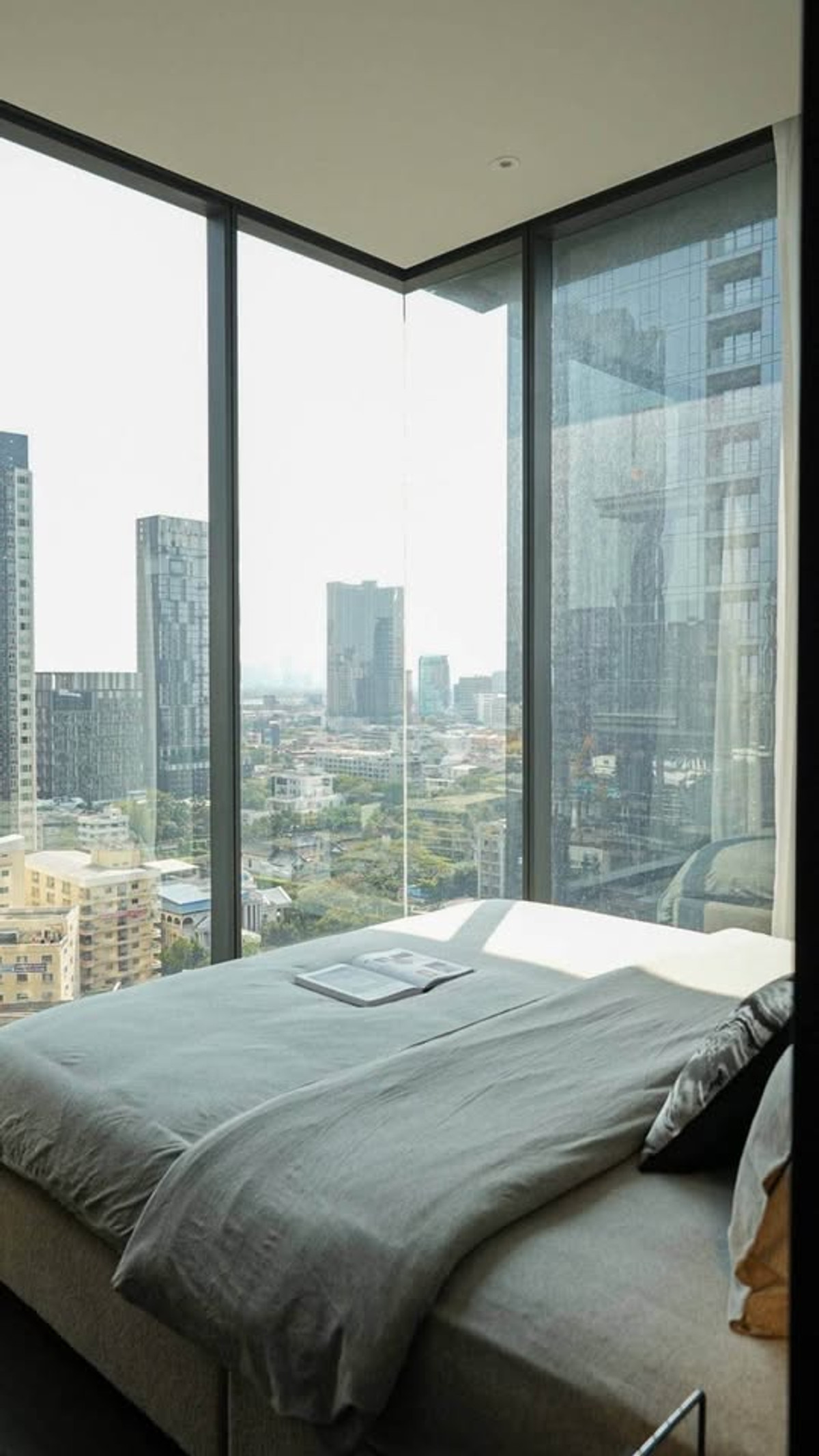ให้เช่าคอนโดสุขุมวิท อโศก ทองหล่อ : 🔥Laviq Sukhumvit 57 - 2 parking spots - 3 bedroom 3 bathroom - 200 เมตรจาก BTS ทองหล่อ - Fully Furnished