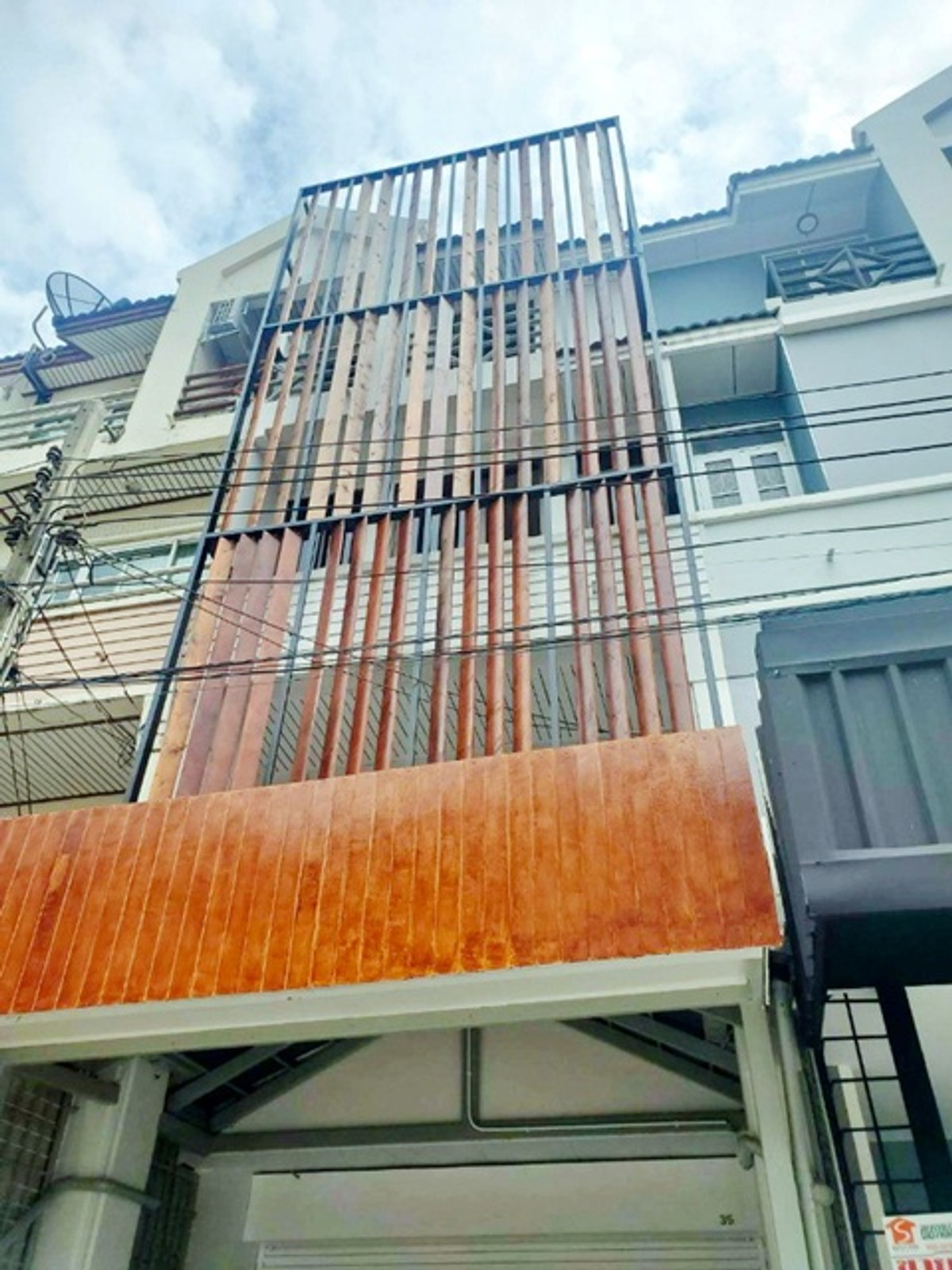 ให้เช่าทาวน์โฮมเกษตร นวมินทร์ ลาดปลาเค้า : นิคมบางชัน 1กม. รีโนเวทใหม่ ถ.เสรีไทย79-85 ทาวน์โฮม 4 ชั้น สวนสยาม ใกล้ MRT ราษฎร์พัฒนา 900 ม. 19 ตร.ว. 259ตรม.