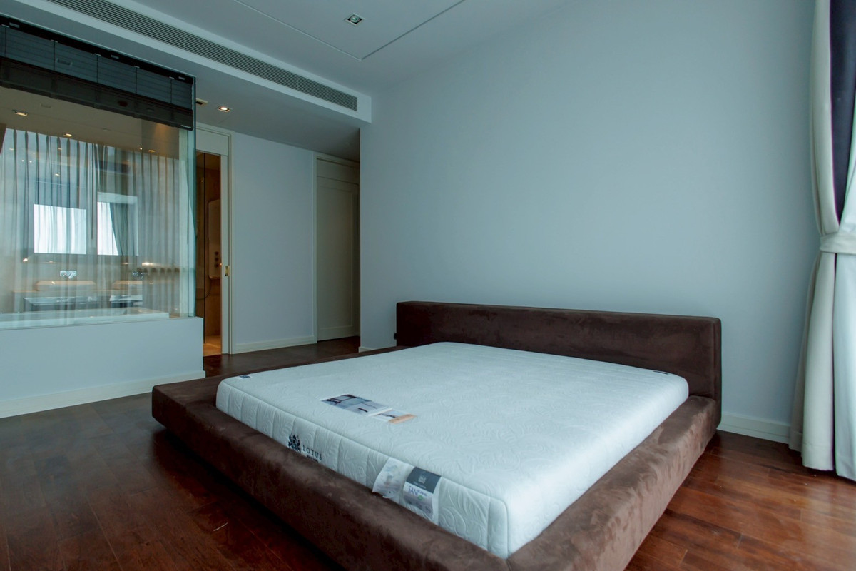 For RentCondoSukhumvit, Asoke, Thonglor : Marque Sukhumvit 39 High-Floor 2-Bedroom Spacious Residence with Open View Please call: 062-496-6454