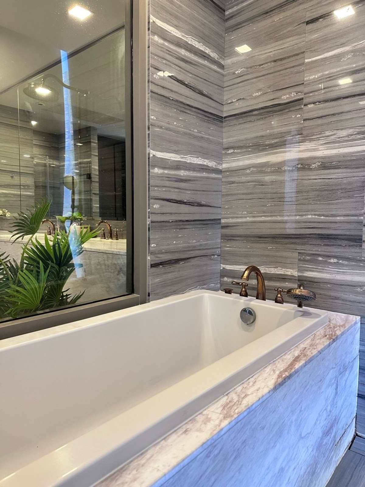 คอนโดสุขุมวิท อโศก ทองหล่อ : 3 ห้องนอน 3 ที่จอดรถ | Pet Friendly | Rent&Sell | พร้อมอยู่ - 082-4499822