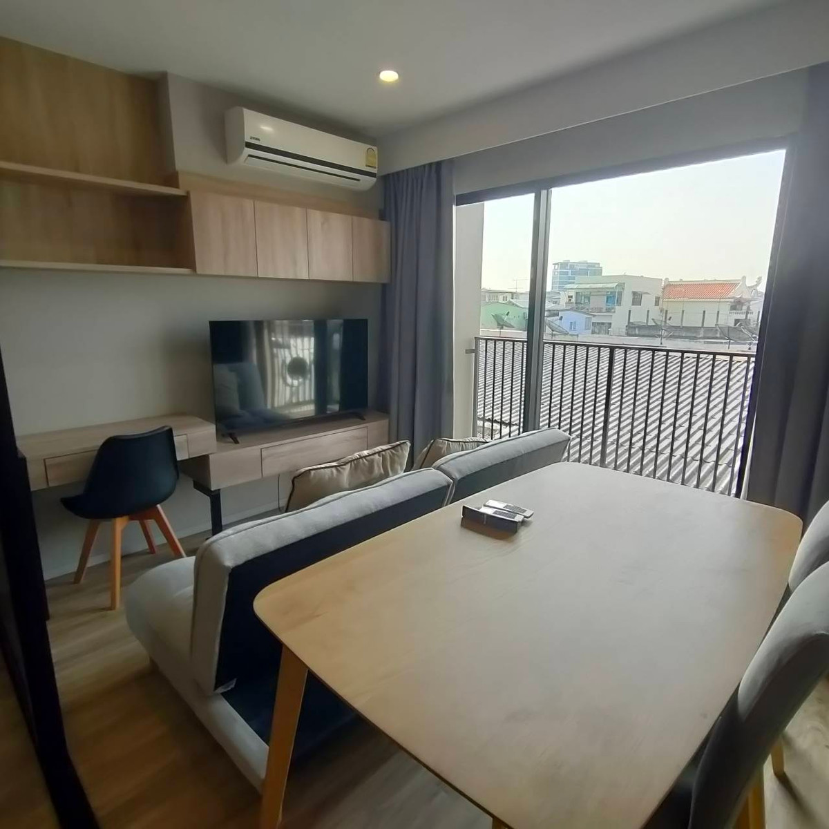 ให้เช่าคอนโดสาทร นราธิวาส : 💙💛❤️(For Rent)Blossom Condo Sathorn Charoenrat 🚝 BTS สุรศักดิ์(มีรถตู้รับส่ง)