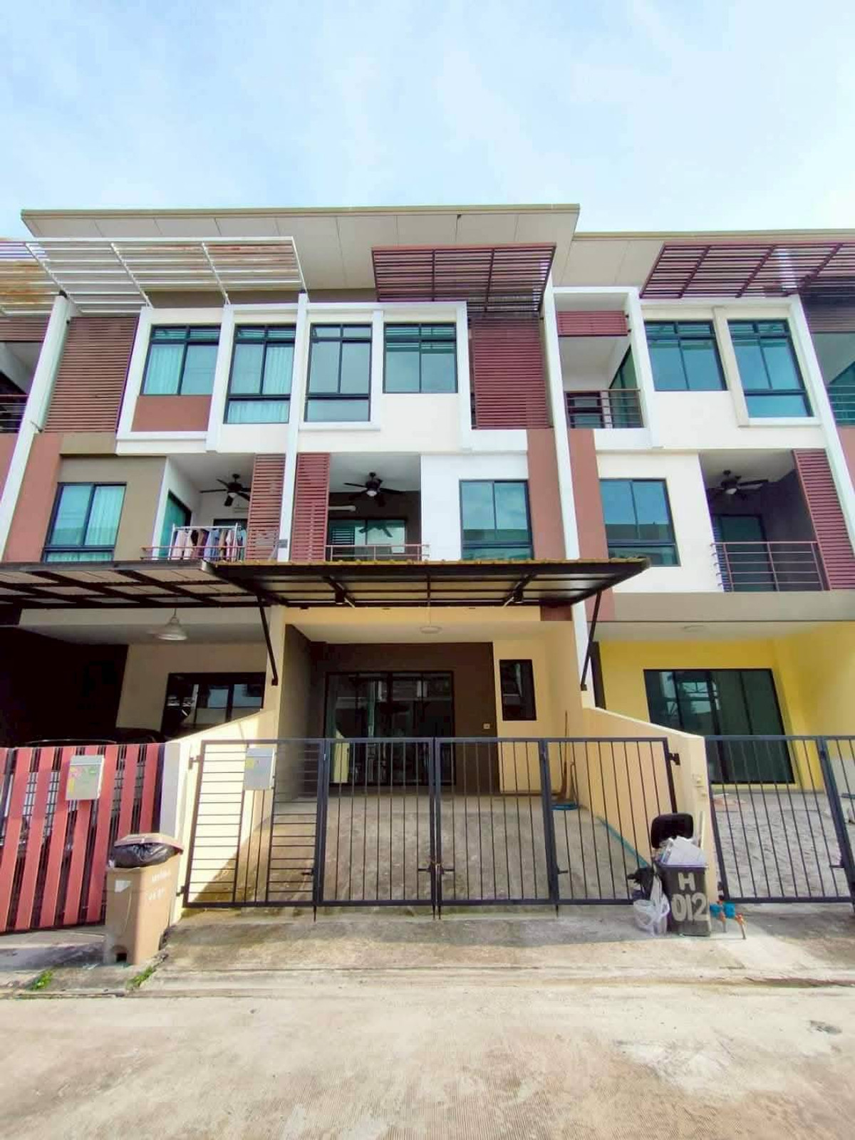 For RentTownhomeEakachai, Bang Bon : Townhome for rent, Signature Village, Ekachai 64/5