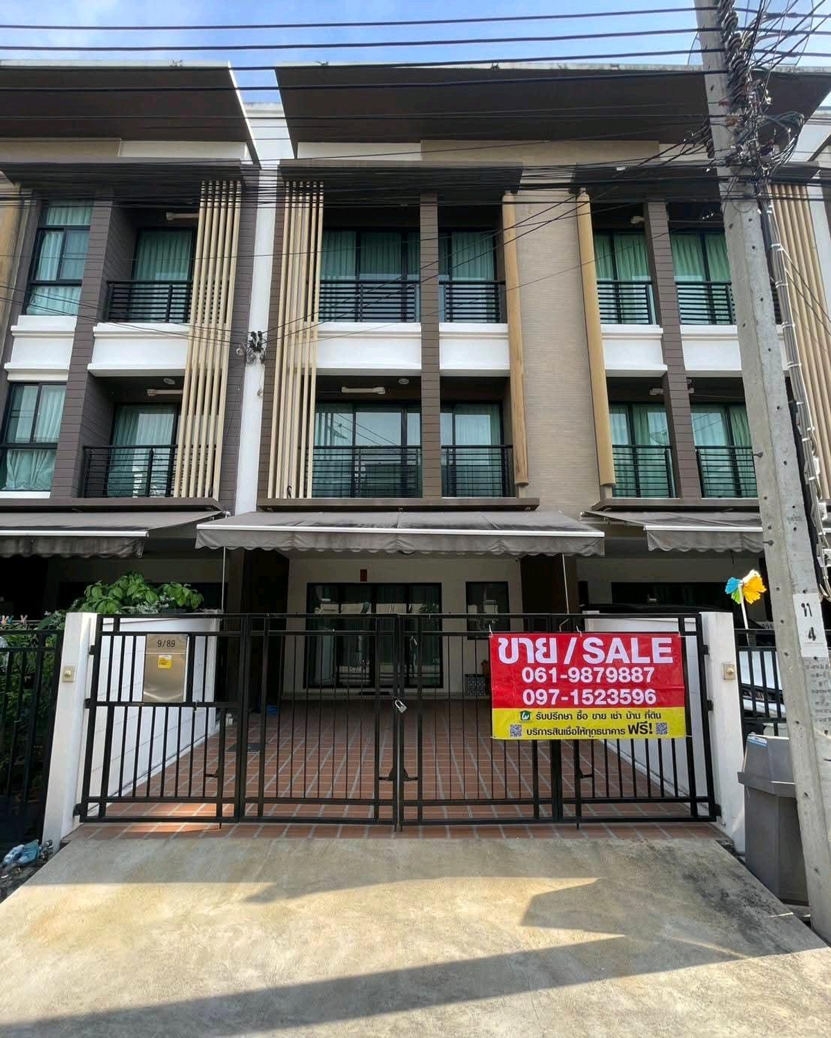 For SaleTownhomeThaphra, Talat Phlu, Wutthakat : ✨ Very urgent sale! ✨ 3-story townhome 
 ✅️Free furniture throughout, beautiful and ready to move in.