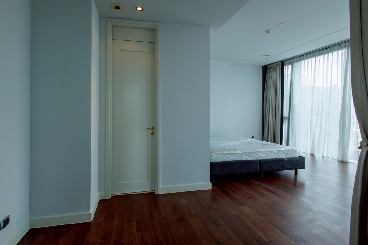 For RentCondoSukhumvit, Asoke, Thonglor : Marque Sukhumvit 39 High-Floor 2-Bedroom Spacious Residence with Open View Please call: 062-496-6454