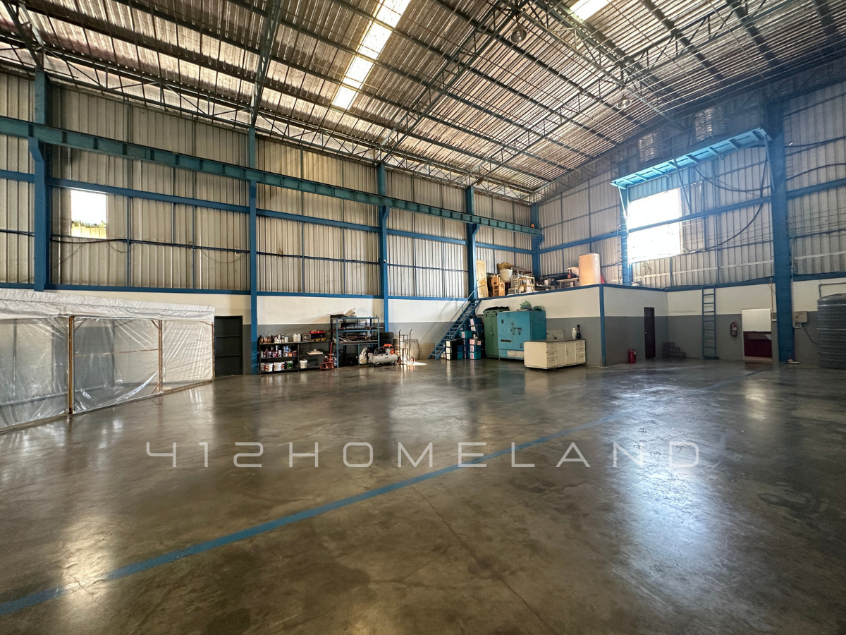 For SaleWarehouseSamut Prakan,Samrong : Urgent sale! Warehouse-factory 850 sq m, area 1 rai, large vehicles can enter, complete water and electricity, Bang Sao Thong, Samut Prakan.