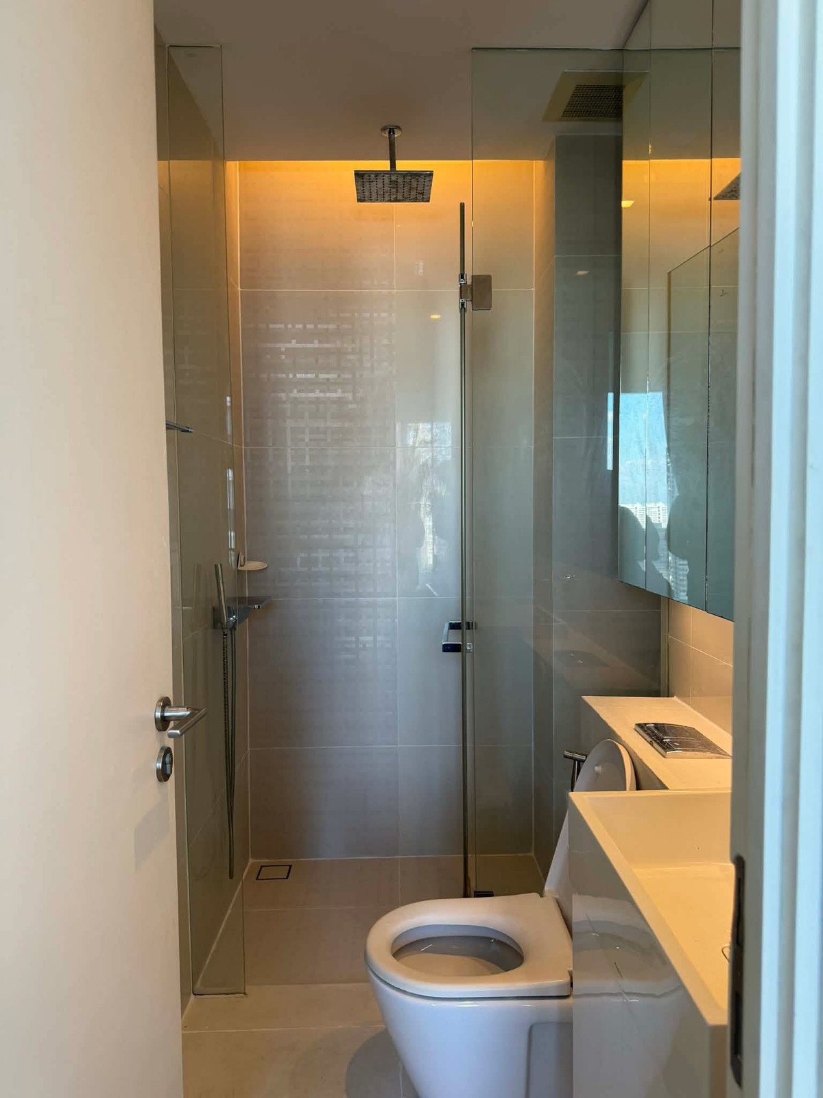 For RentCondoLadprao, Central Ladprao : For Rent 🔥 The Saint Residences 🔥 Near MRT Phahonyothin. Fully furnished with appliances.