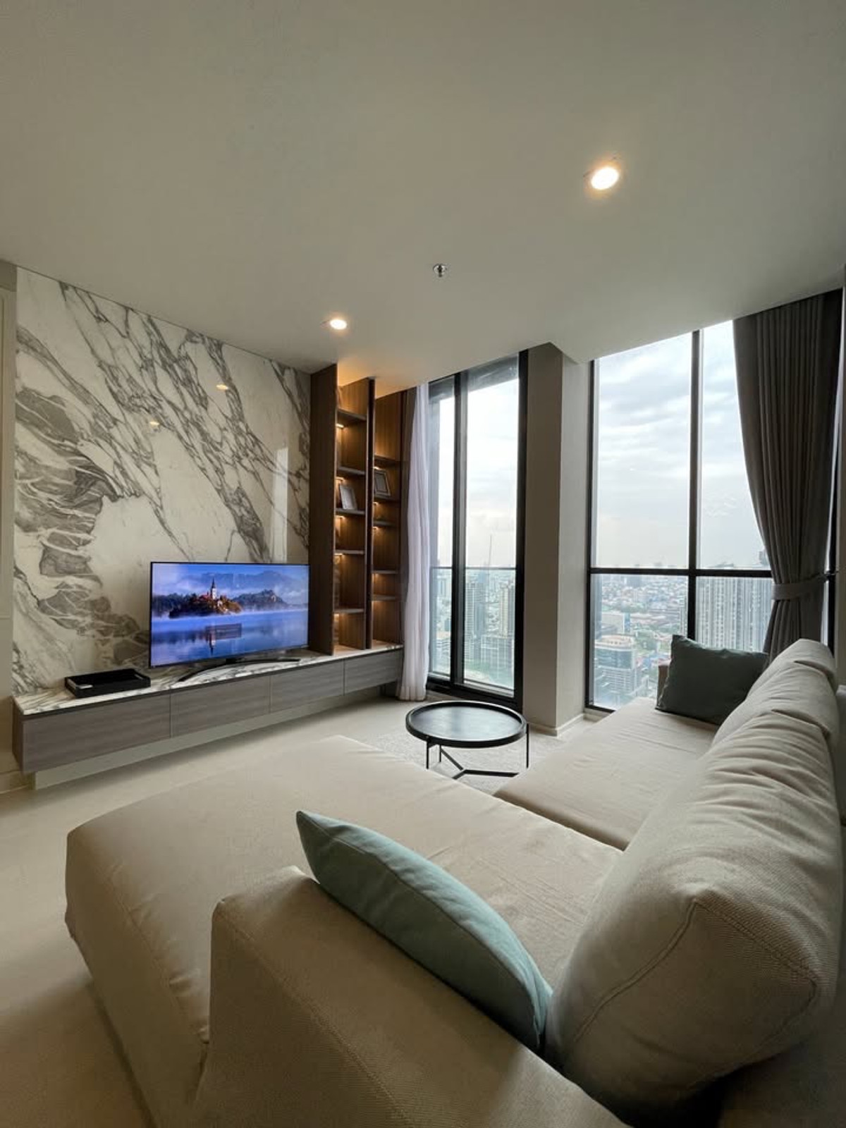 For RentCondoWitthayu, Chidlom, Langsuan, Ploenchit : RC010826 Condo for rent, Noble Ploenchit, 2 bedrooms, 2 bathrooms.
