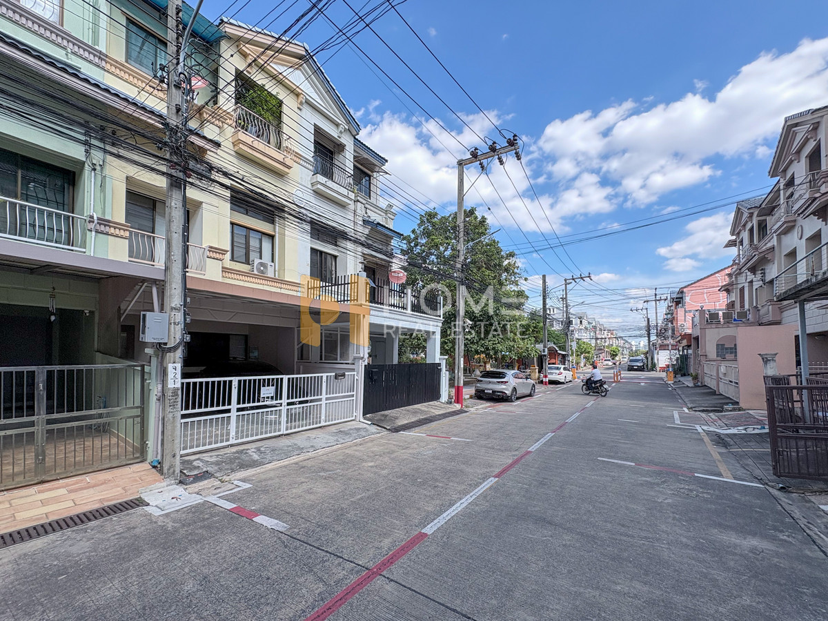 ขายทาวน์โฮมรัชดา ห้วยขวาง : บ้านกลางเมือง รัชดา เหม่งจ๋าย / 3 ห้องนอน (ขาย), Baan Klang Muang Ratchada Mengjai / 3 Bedrooms (FOR SALE) TPM302