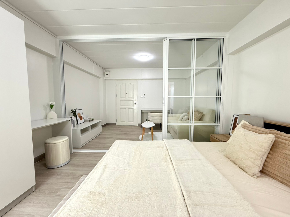 For SaleCondoLadprao101, Happy Land, The Mall Bang Kapi : Urgent sale!!! Condo Studio Zone (Studio Zone Condo) Lat Phrao 102, near MRT Yellow Line, Bang Kapi Station.