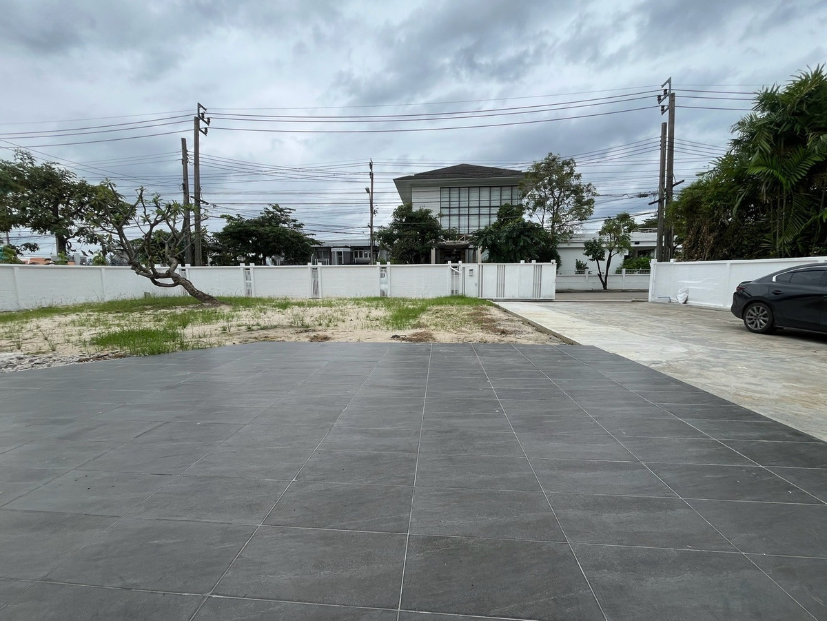 For RentHome OfficePattanakan, Srinakarin : For rent: detached house, home office, Pattanakarn, parking for 10 cars, can be rented for business, offices, offices, and studios.