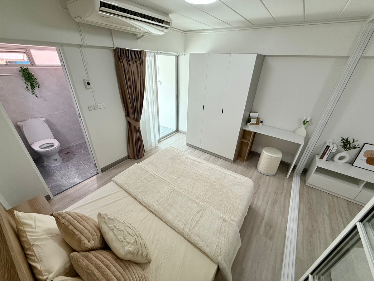 For SaleCondoLadprao101, Happy Land, The Mall Bang Kapi : Urgent sale!!! Condo Studio Zone (Studio Zone Condo) Lat Phrao 102, near MRT Yellow Line, Bang Kapi Station.