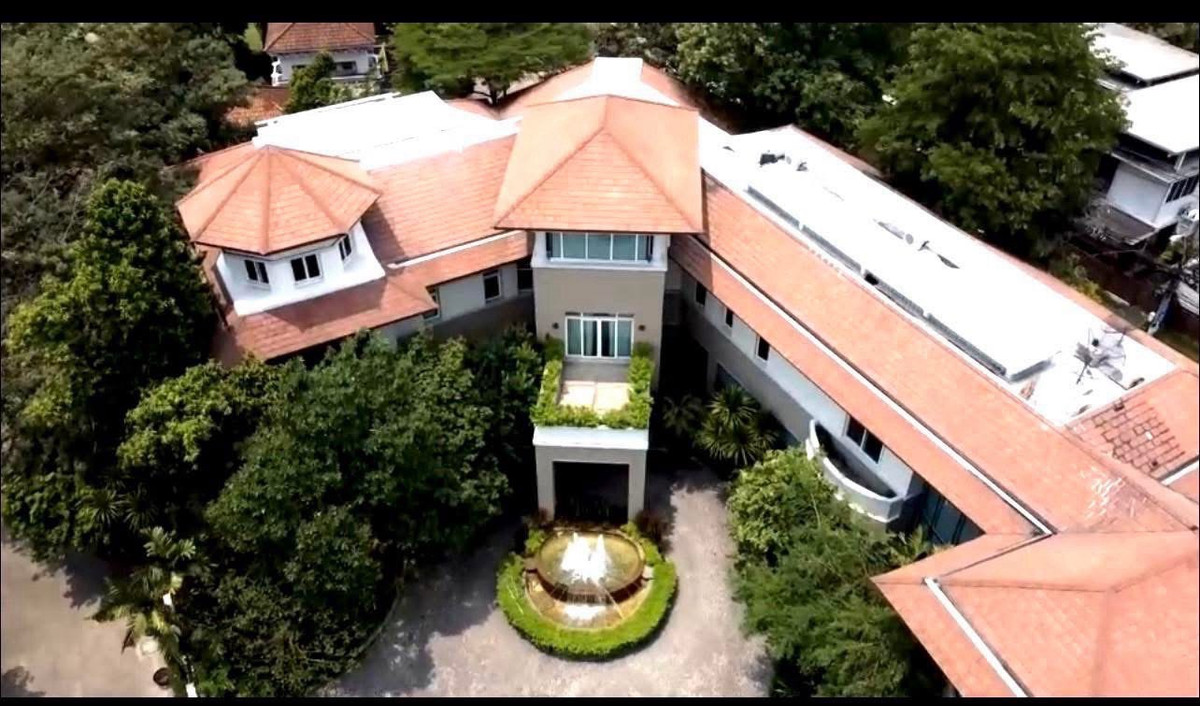 ขายบ้านบางซื่อ วงศ์สว่าง เตาปูน : ขายบ้านสุดหรู  ใจกลางเมือง  สระว่ายน้ำชั้น 2 