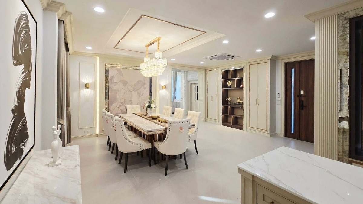 For RentHouseLadkrabang, Suwannaphum Airport : 🔹Baan Klang Muang The Edition Bangna🔹 3-storey detached house with private elevator • Land size: 70 sq.wah • 500 sq.m.