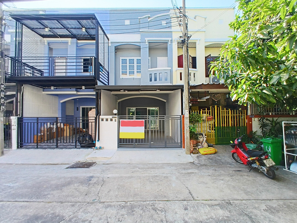 For SaleTownhomeNonthaburi, Bang Yai, Bangbuathong : 📣 Stop renting! Start with monthly payments of just a few thousand baht and own a townhome in Bang Yai, near the BTS Skytrain. 💜 Only 1.59 million baht.