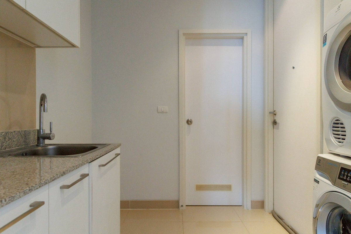 For RentCondoSukhumvit, Asoke, Thonglor : Marque Sukhumvit 39 High-Floor 2-Bedroom Spacious Residence with Open View Please call: 062-496-6454