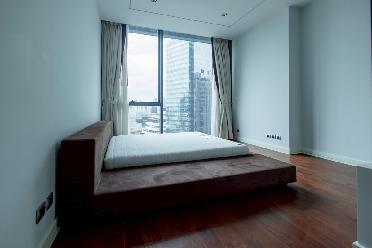 For RentCondoSukhumvit, Asoke, Thonglor : Marque Sukhumvit 39 High-Floor 2-Bedroom Spacious Residence with Open View Please call: 062-496-6454