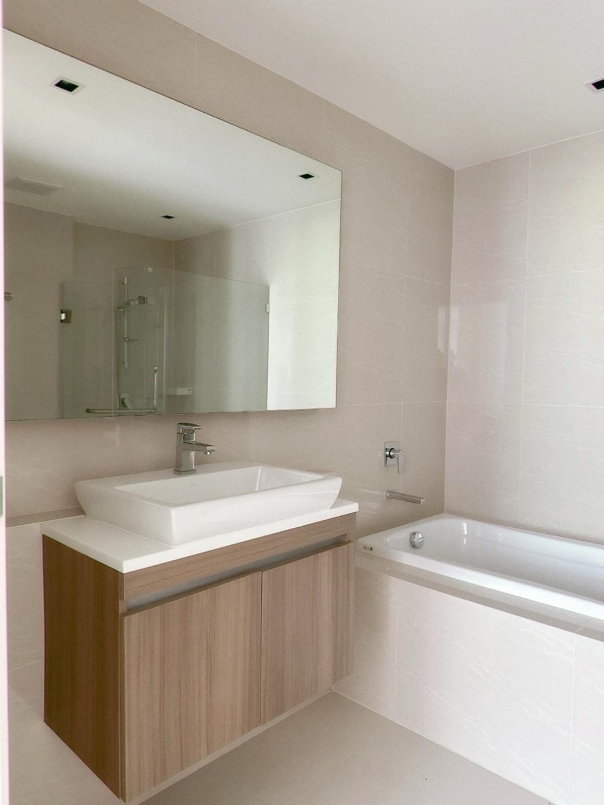 For RentCondoSukhumvit, Asoke, Thonglor : vtara 1 room available