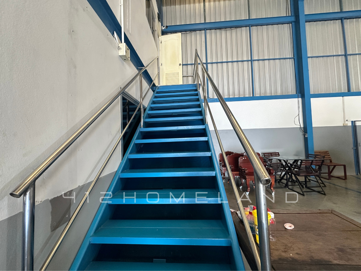 For SaleWarehouseSamut Prakan,Samrong : Urgent sale! Warehouse-factory 850 sq m, area 1 rai, large vehicles can enter, complete water and electricity, Bang Sao Thong, Samut Prakan.