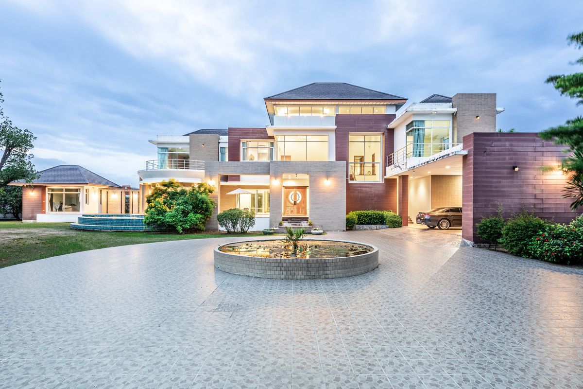 ขายบ้านนวมินทร์ รามอินทรา : ขายบ้านเดี่ยว Luxury ปัญญาอินทรา P5 ที่ดิน 1 ไร่ครึ่ง พร้อมสระว่ายน้ำ และเรือนรับรอง ใกล้สนามกอล์ฟปัญญา แฟชั่นไอส์แลนด์