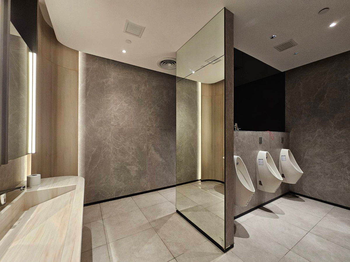 For RentOfficeAri,Anusaowaree : Office space for rent Shop space for rent  Origin complex sanampao BTS Sanam Pao, Phahonyothin Road, has a connection from BTS into the building, 87 sq m., rent 73,950 baht/month.