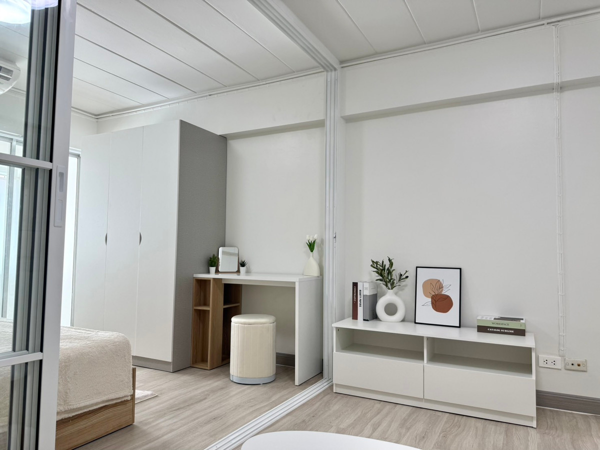 For SaleCondoLadprao101, Happy Land, The Mall Bang Kapi : Urgent sale!!! Condo Studio Zone (Studio Zone Condo) Lat Phrao 102, near MRT Yellow Line, Bang Kapi Station.