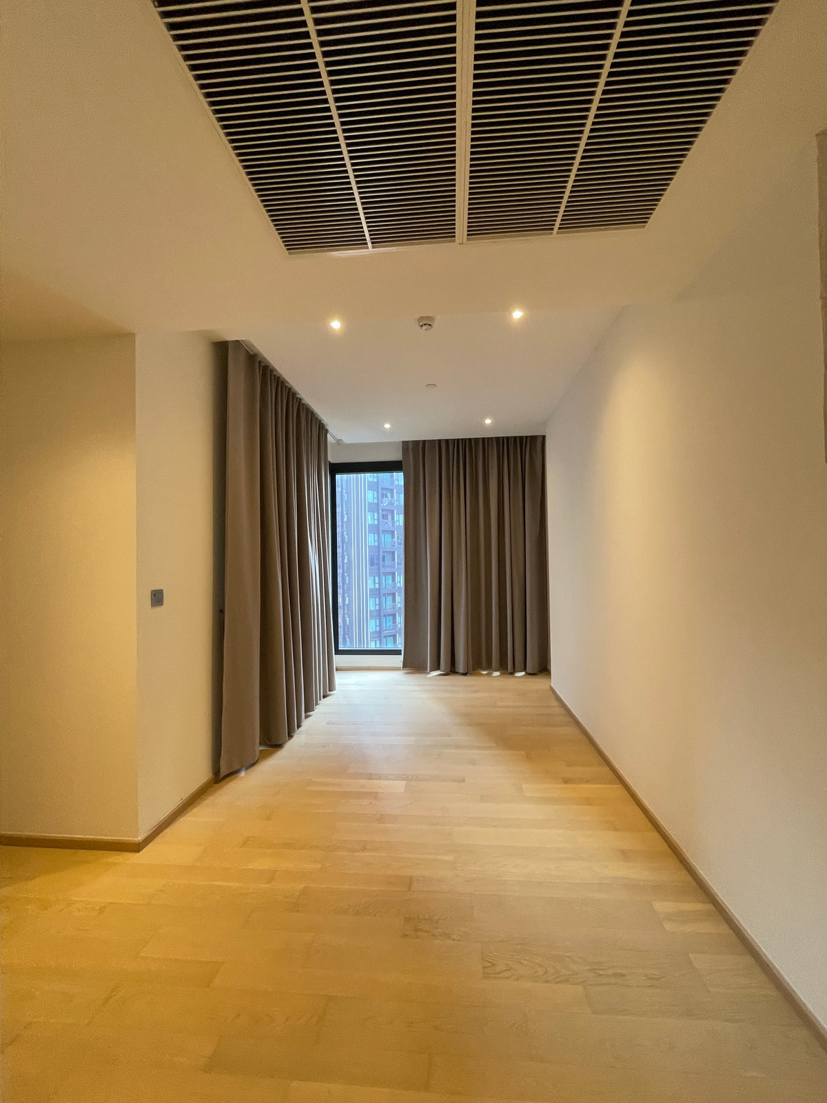 ขายคอนโดพระราม 9 เพชรบุรีตัดใหม่ RCA : ขายคอนโด Ashton อโศก-พระราม 9 ฟังก์ชั่น 1 ห้องนอนXL พื้นที่ 40.95 ตร.ม. ในตึก OMEGA พร้อมรับโปรโมชั่นจัดเต็ม ที่สุดของความ Luxury ใจกลาง New CBD เพียง 230 ม. จาก MRT