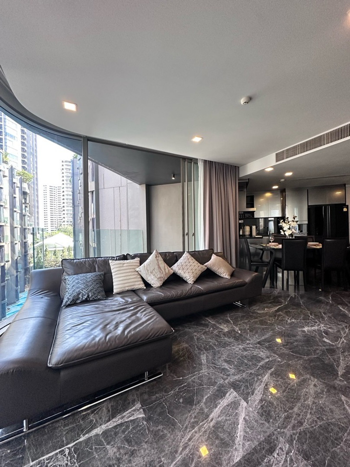 CondoSukhumvit, Asoke, Thonglor : 3 bedrooms, 3 parking spaces | Pet Friendly | Rent&Sell | Ready to move in - 082-4499822