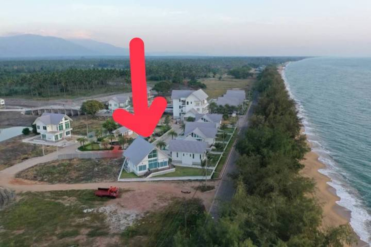 ขายบ้านหัวหิน ประจวบคีรีขันธ์ : ขายบ้านพักตากอากาศหรูติดทะเลทับสะแก ขนาด 125 ตรว. 176 ตรม. ประจวบคีรีขันธ์