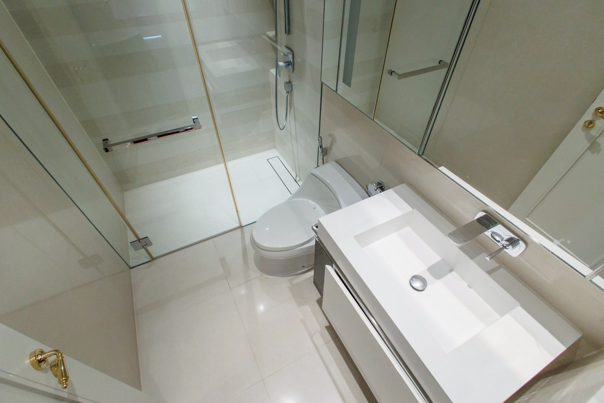 For RentCondoSukhumvit, Asoke, Thonglor : Marque Sukhumvit 39 High-Floor 2-Bedroom Spacious Residence with Open View Please call: 062-496-6454