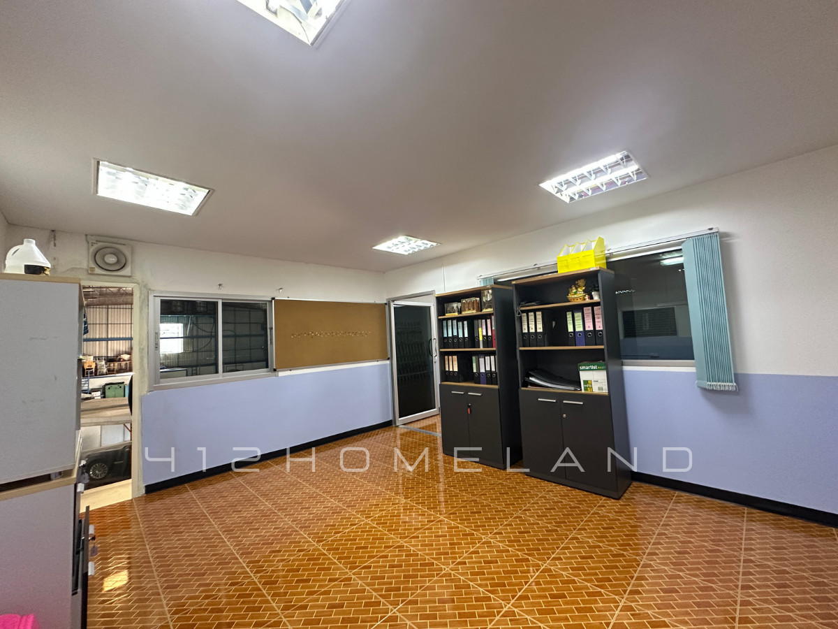 For SaleWarehouseSamut Prakan,Samrong : Urgent sale! Warehouse-factory 850 sq m, area 1 rai, large vehicles can enter, complete water and electricity, Bang Sao Thong, Samut Prakan.