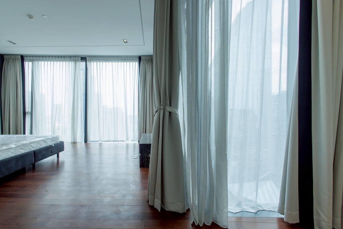 For RentCondoSukhumvit, Asoke, Thonglor : Marque Sukhumvit 39 High-Floor 2-Bedroom Spacious Residence with Open View Please call: 062-496-6454