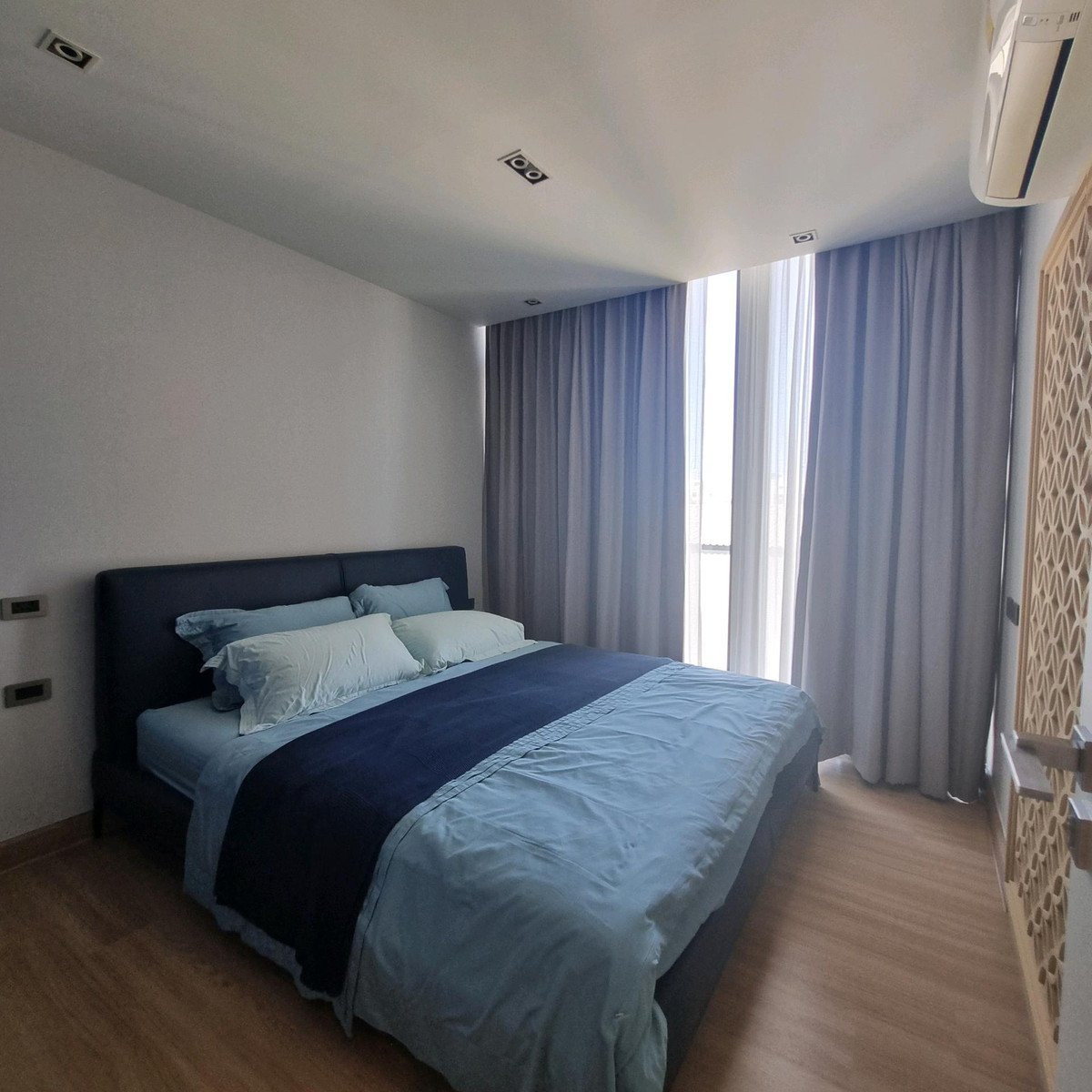 CondoRamkhamhaeng, Hua Mak : Yoo Charoen Resident Town in Town Ramkhamhaeng, along the expressway, 2 bedrooms, beautifully decorated, luxury furniture, famous brand, selling cheap for 6 million, if interested contact us line goodasset