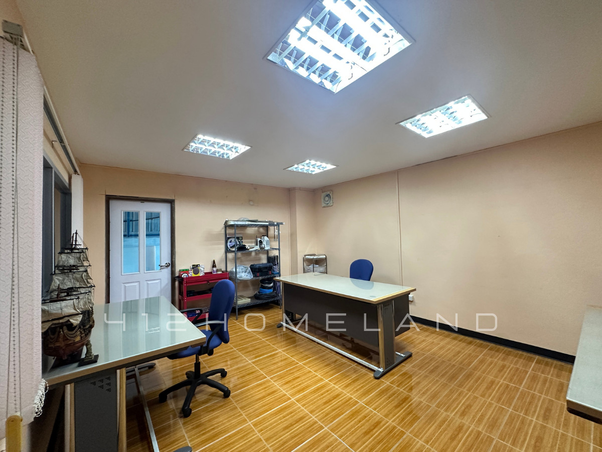 For SaleWarehouseSamut Prakan,Samrong : Urgent sale! Warehouse-factory 850 sq m, area 1 rai, large vehicles can enter, complete water and electricity, Bang Sao Thong, Samut Prakan.