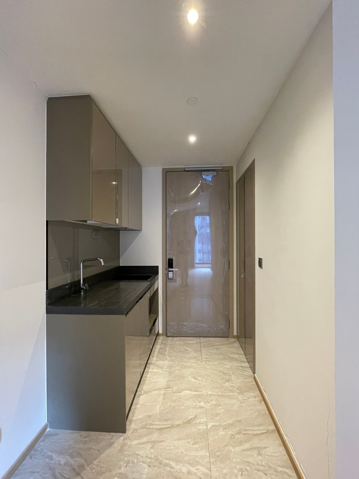 For SaleCondoRama9, Petchburi, RCA : Condo for sale: Ashton Asoke-Rama 9, 1 bedroom XL function, area 40.95 sq m, in the OMEGA building, ready to receive full promotions. The ultimate in luxury in the heart of New CBD, only 230 m. from MRT.