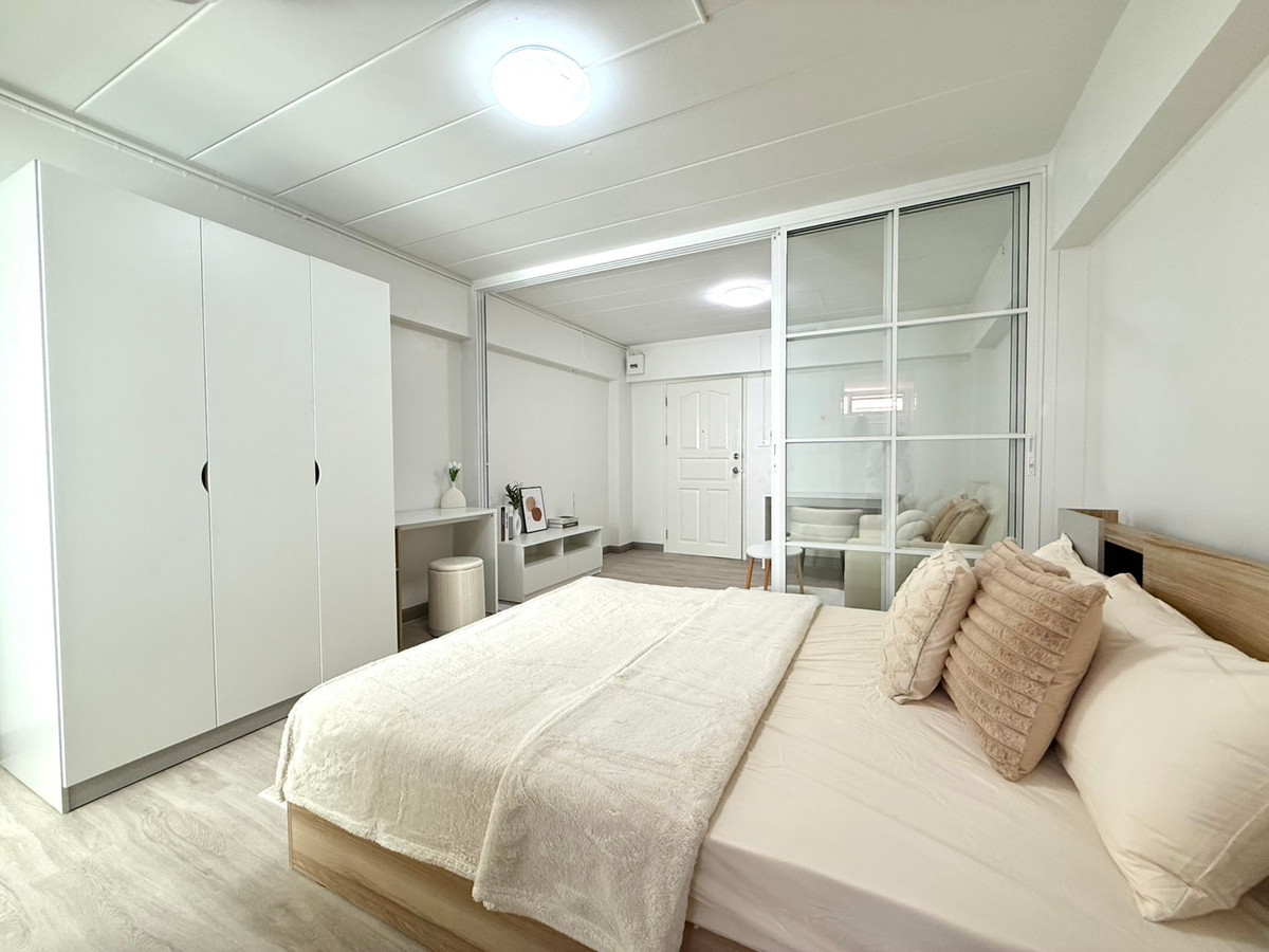 For SaleCondoLadprao101, Happy Land, The Mall Bang Kapi : Urgent sale!!! Condo Studio Zone (Studio Zone Condo) Lat Phrao 102, near MRT Yellow Line, Bang Kapi Station.