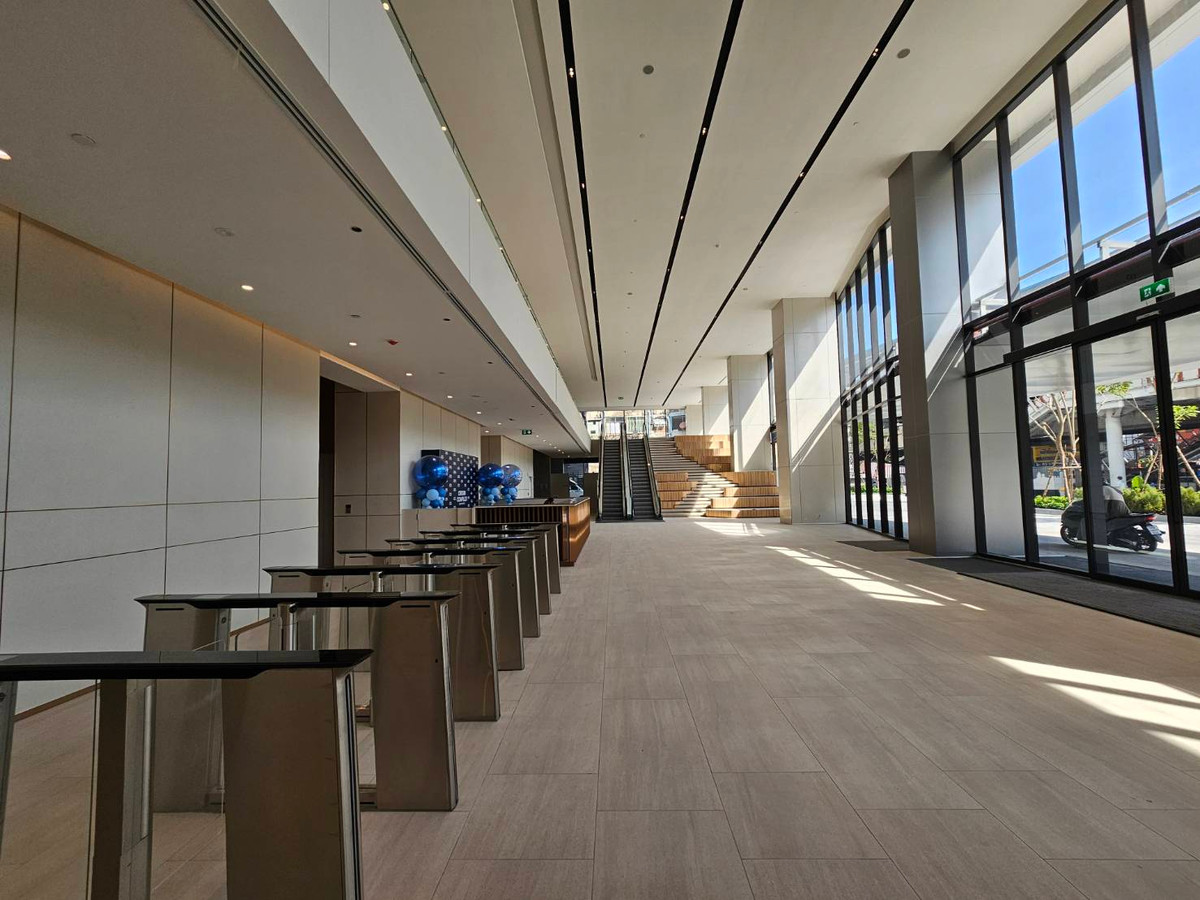 For RentOfficeAri,Anusaowaree : Office space for rent Shop space for rent  Origin complex sanampao BTS Sanam Pao, Phahonyothin Road, has a connection from BTS into the building, 87 sq m., rent 73,950 baht/month.