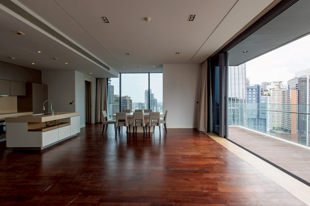 For RentCondoSukhumvit, Asoke, Thonglor : Marque Sukhumvit 39 High-Floor 2-Bedroom Spacious Residence with Open View Please call: 062-496-6454